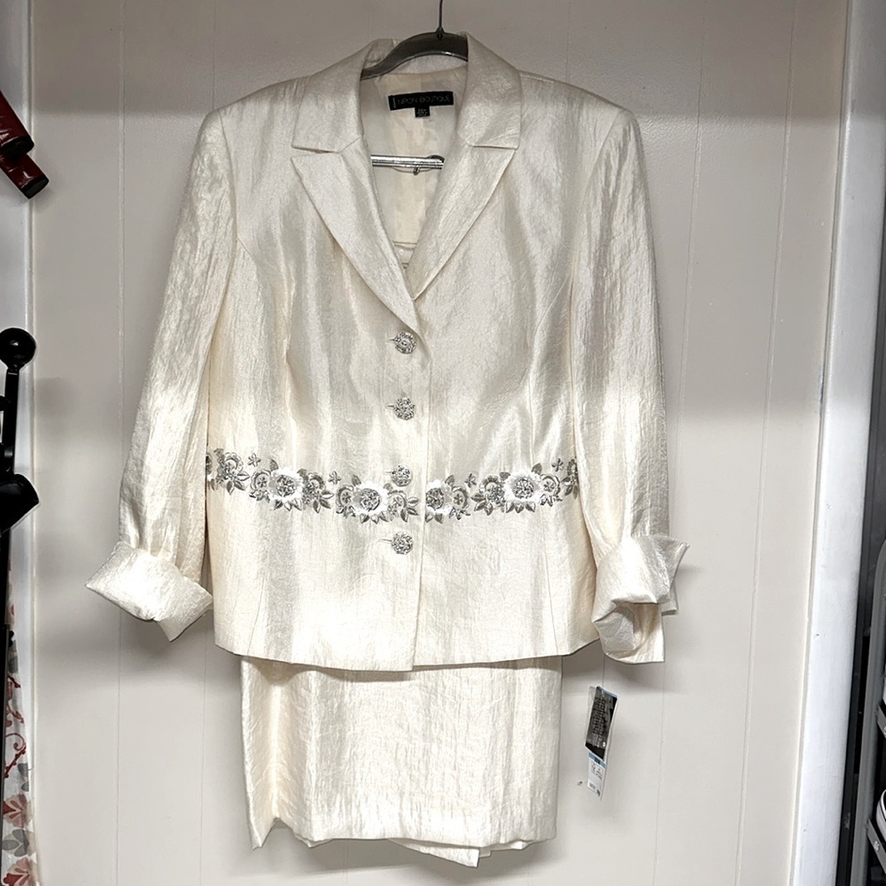 NWT Nipon Boutique Long Sleeve Embroidered Jacket with Skirt Size 20 MSRP $280